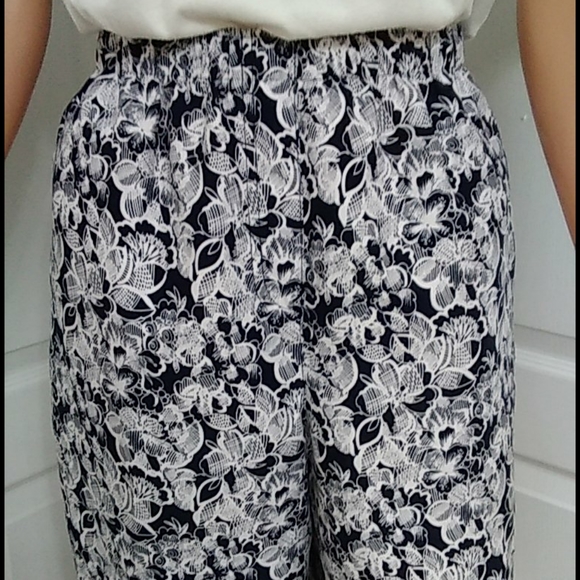 Floral Capri Pants with Pockets by Alia Petite - Picture 2 of 14